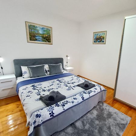 Entire House Floor - 2-Bedroom Cozy & Peaceful Apartment 포드고리차 외부 사진