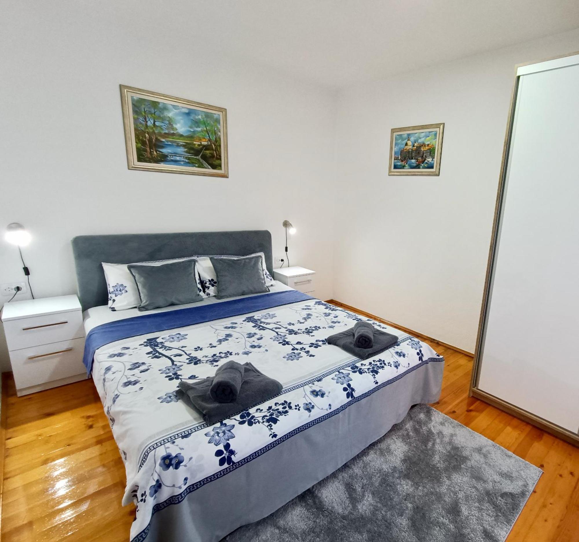 Entire House Floor - 2-Bedroom Cozy & Peaceful Apartment 포드고리차 외부 사진