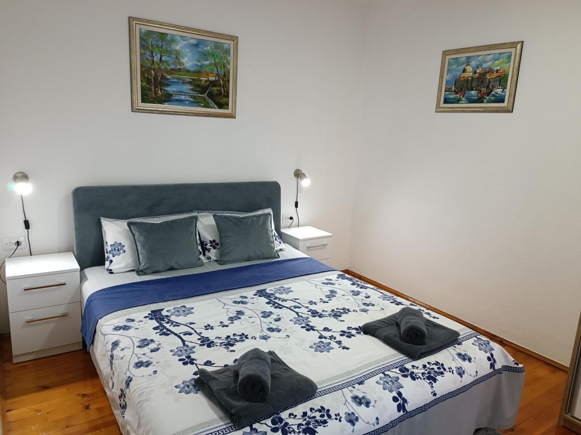 Entire House Floor - 2-Bedroom Cozy & Peaceful Apartment 포드고리차 외부 사진