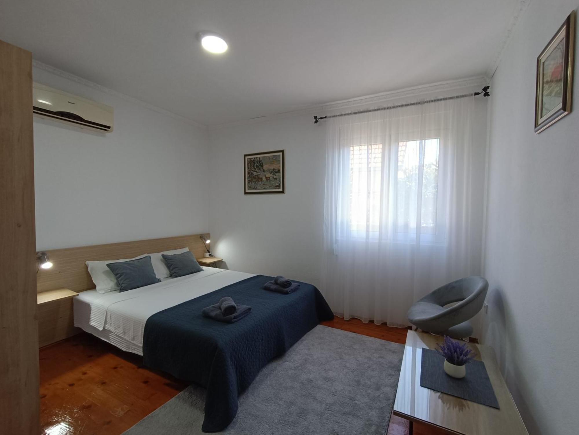 Entire House Floor - 2-Bedroom Cozy & Peaceful Apartment 포드고리차 외부 사진